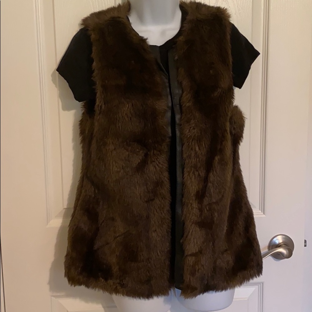 Women’s Faux Fur Vest - Picture 1 of 4